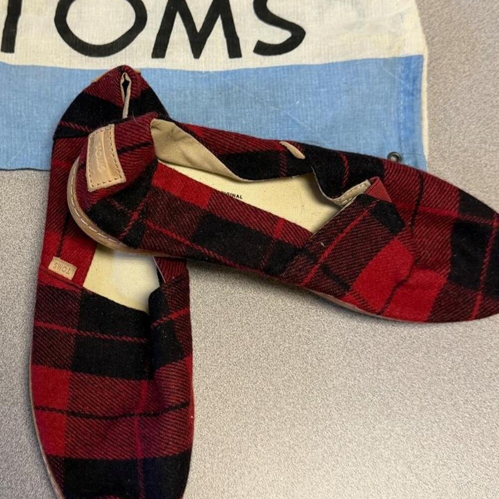 Toms red plaid canvas shoes Size 8 #canvas #flannel